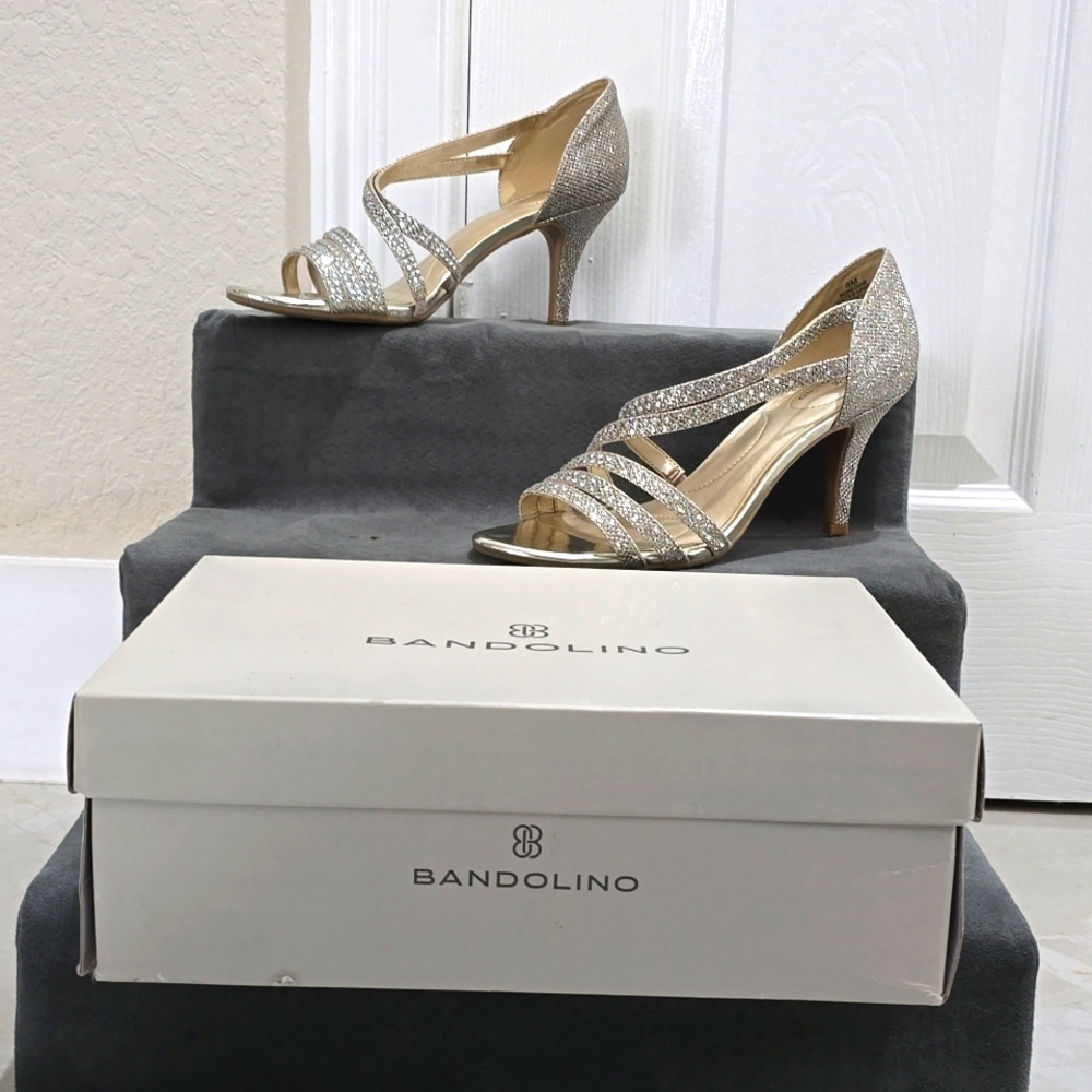 Beautiful Silver Bandolino Shoes . Zize 8